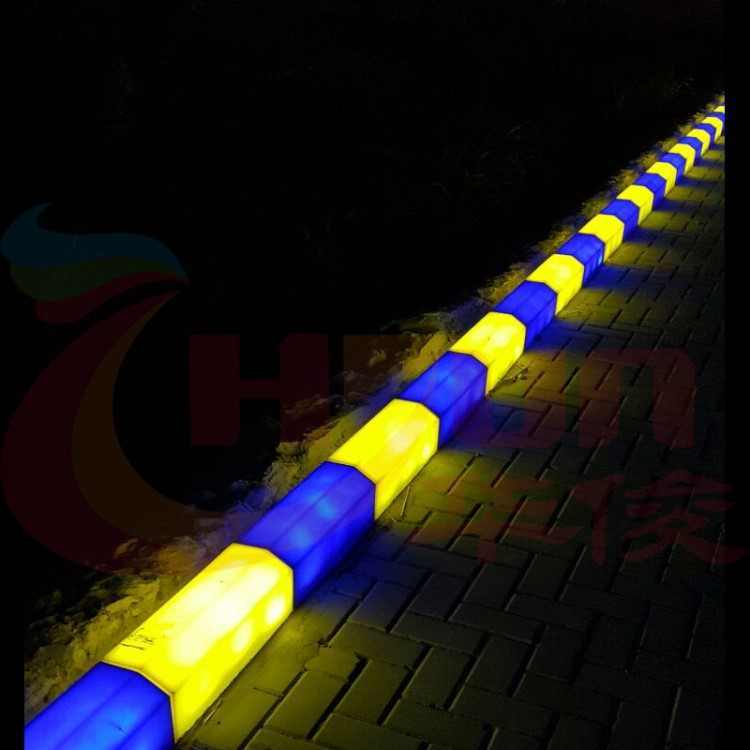 交通設(shè)施生產(chǎn)廠家警示標(biāo)志LED發(fā)光路沿石路基石