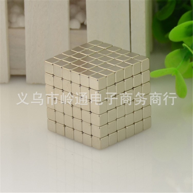 廠家銷售釹鐵硼正方形磁鐵 節(jié)日禮物 巴基球4*4*4現(xiàn)貨包郵