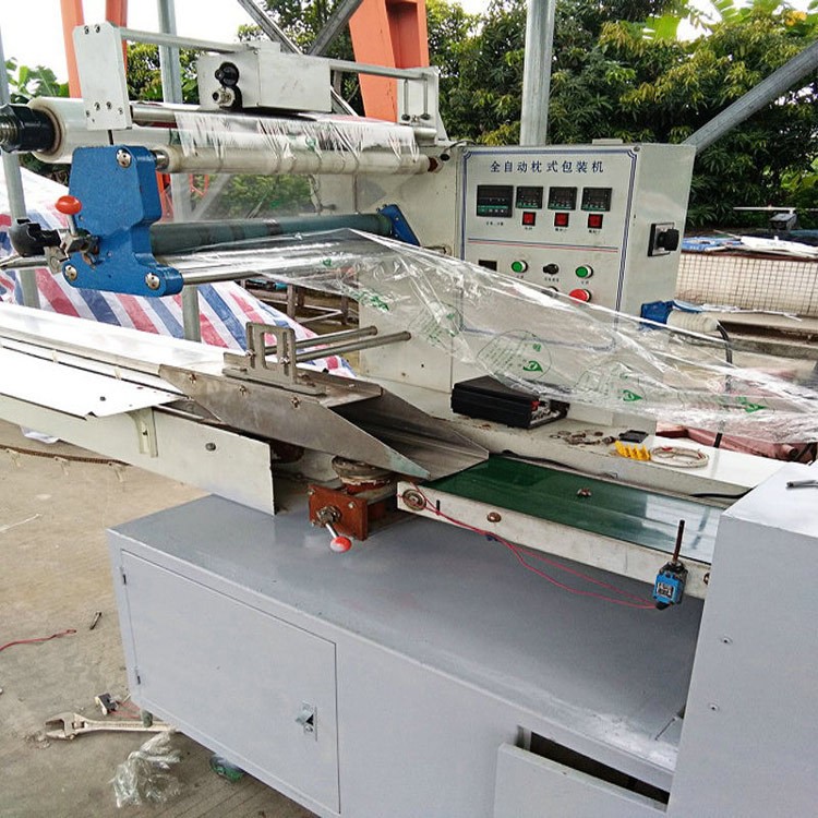 全自動餐具包裝機、熱收縮餐具包裝機