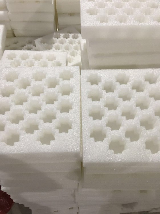 廠家直銷龍巖珍珠棉板訂做各種防震產(chǎn)品包裝epe珍珠棉批發(fā)