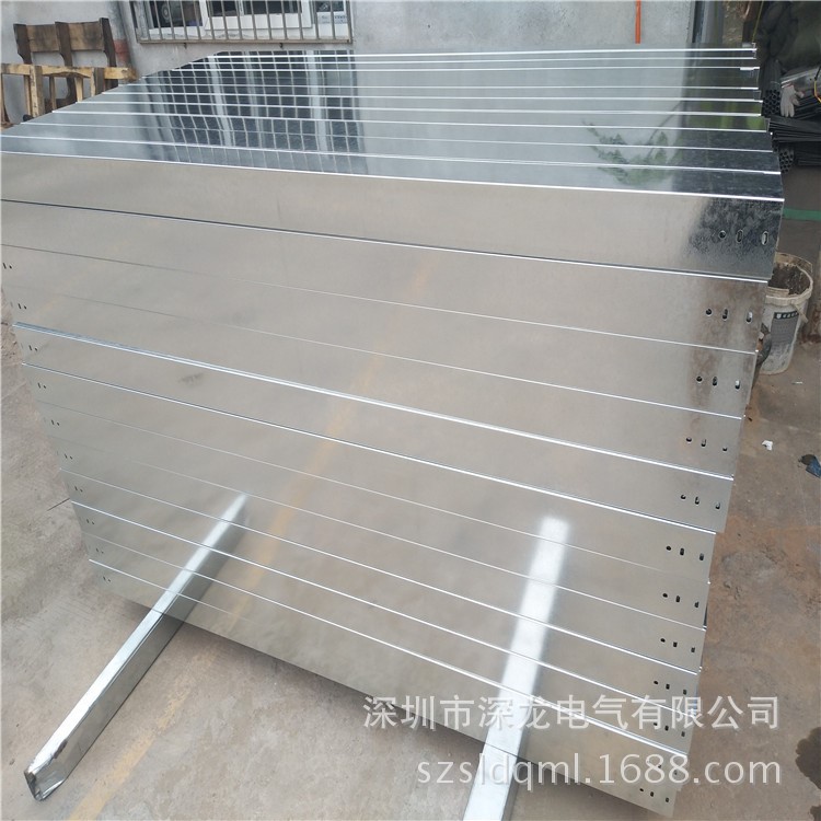 電纜橋架線槽鍍鋅走線槽網(wǎng)絡(luò)明架鐵線槽密閉式金屬線槽 水平橋架