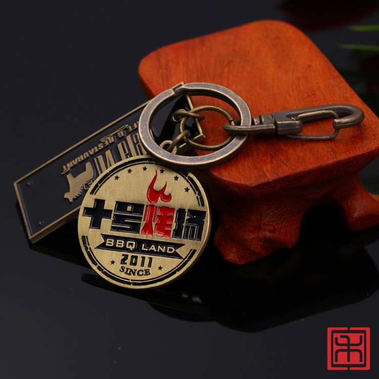 廠家定做金屬鋅合金復(fù)古烤漆鑰匙扣贈送小禮品鑰匙圈配飾掛件定制