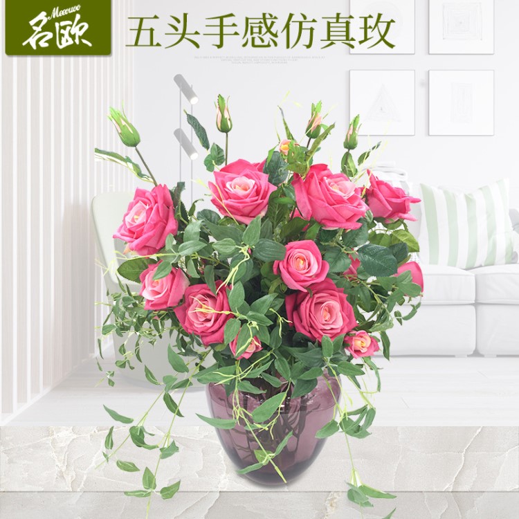 批發(fā)仿真手感過(guò)膠5頭玫瑰花餐廳客廳電視柜婚慶家居擺放裝飾絹花