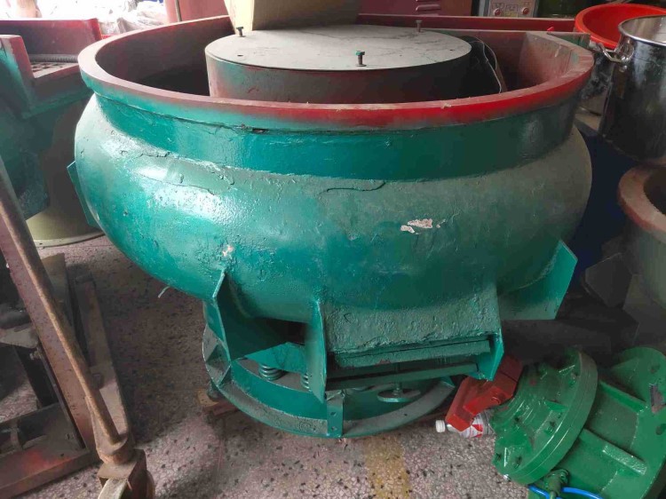 二手震动振动抛光机研磨机光饰机300l