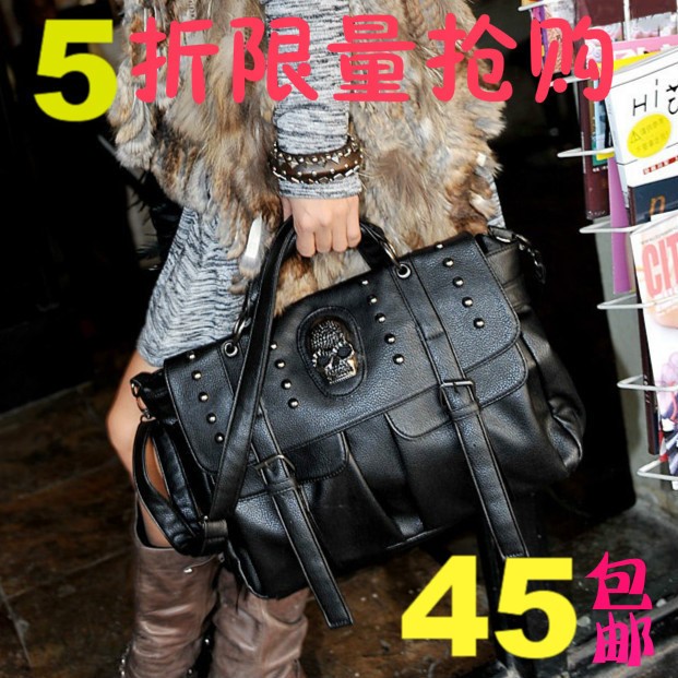 外貿(mào)女包批發(fā)歐美風(fēng)朋克鉚釘骷髏頭鬼頭包復(fù)古單肩機(jī)車(chē)包斜跨女包