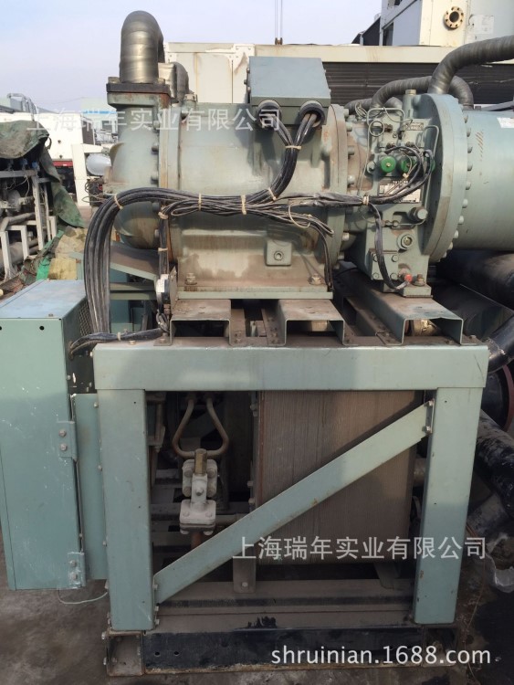二手出售日立水冷螺桿式冷水機組