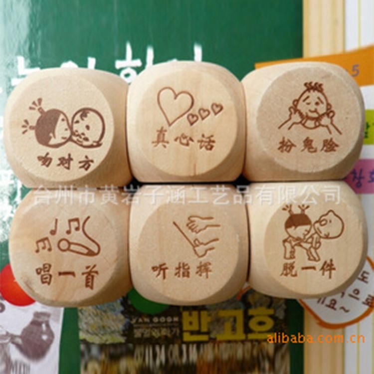 批發(fā)木質(zhì)工藝品木質(zhì)骰子 情趣色子骰子款式多樣骰子 創(chuàng)意男女篩子