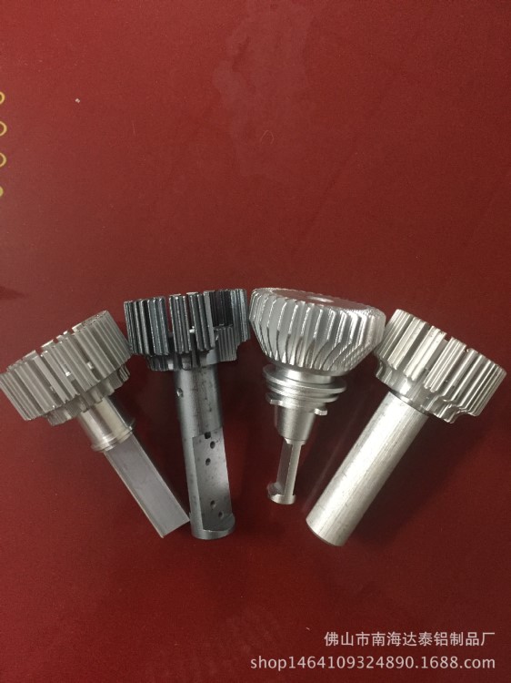 鋁材車加工 車燈散熱器車加工 小件鋁材車加工 自動車加工