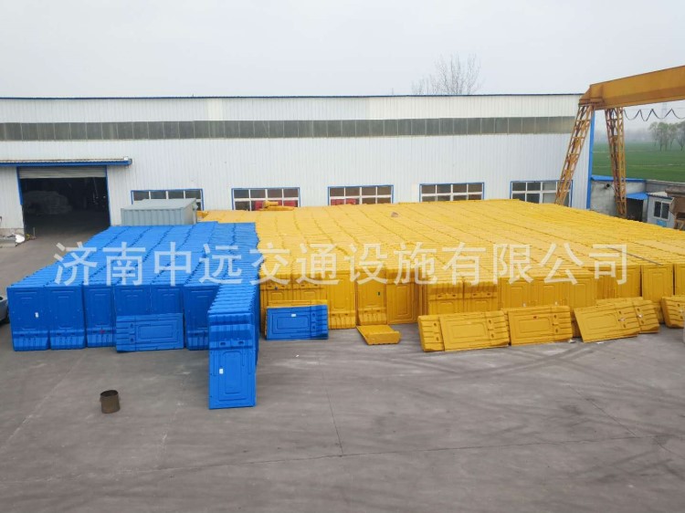 安徽淮北全新料塑料注水圍擋批發 施工圍擋 水馬圍擋防撞桶廠家