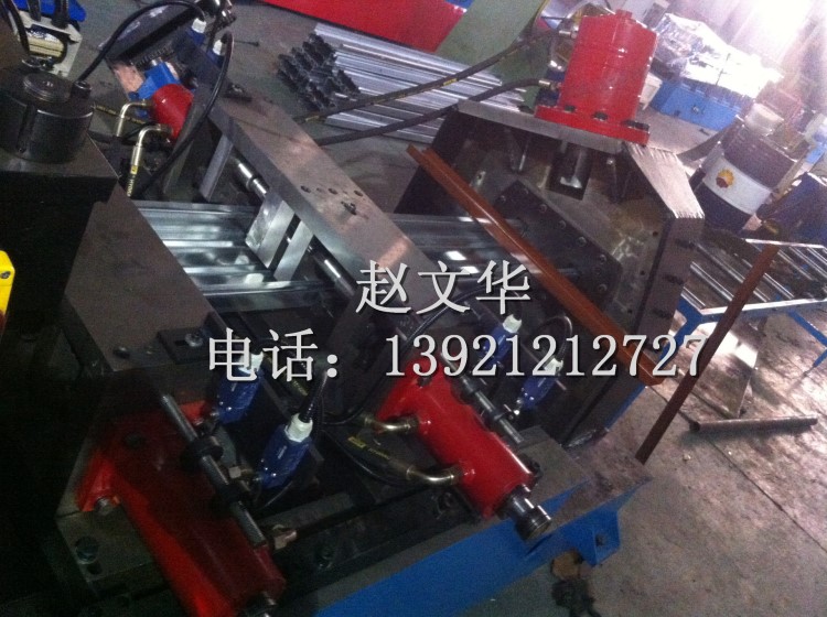 『現(xiàn)貨可提 亦可定制』保定立體車(chē)庫(kù)波浪板冷彎成型機(jī)
