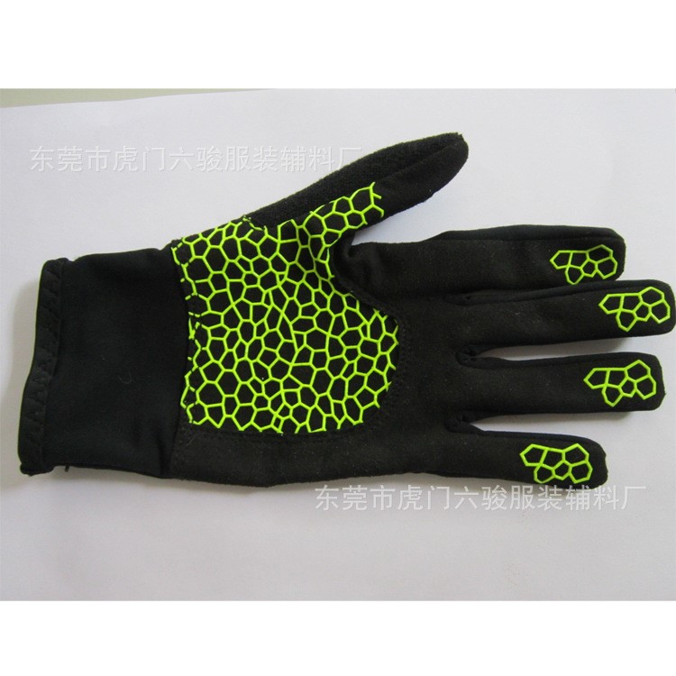 運動手套布料溫變硅膠印刷logo防滑，手套裁片滴膠防滑