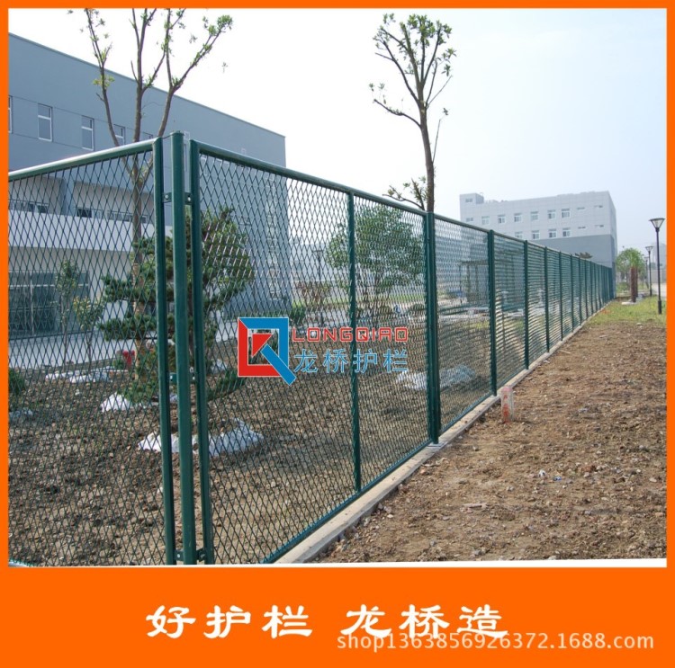 上海小區(qū)護(hù)欄網(wǎng) 小區(qū)圍墻鋼絲網(wǎng) 龍橋護(hù)欄訂制