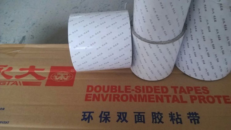 供應(yīng)永牌子環(huán)保繡花貼 永大標(biāo)牌貼 永大不干膠 寬度可定制