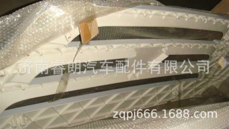 豪沃配件 重汽WG1642111011散熱器面罩 帶格柵 無漆