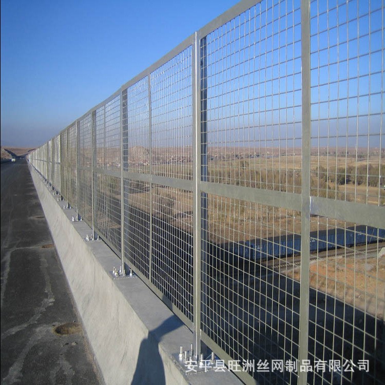 旺洲生產(chǎn)橋梁防拋圍欄網(wǎng) 熱鍍鋅角鐵框架鐵絲橋梁防護(hù)網(wǎng)