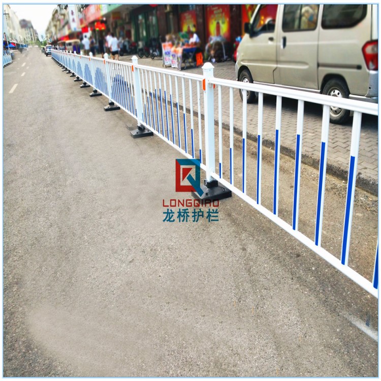 新疆阿克蘇市城市道路隔離護欄/阿克蘇市政交通護欄/龍橋廠家直銷