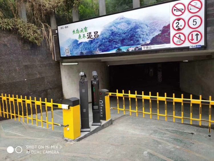 制作柵欄式道閘，直桿/兩欄/三欄多品種可選