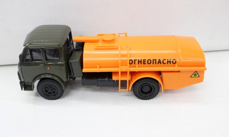 外貿庫存尾貨1:43合金車模 MAZ AC 8 俄羅斯卡瑪斯油罐運輸車模型