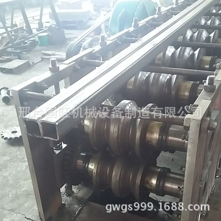 國旺大型圓管變方管設(shè)備48圓管壓方管成型機(jī)大功率壓方管機(jī)可定制