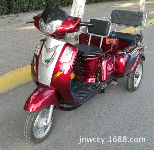 踏板三輪摩托車?yán)夏耆舜杰嚉埣踩藱C(jī)動(dòng)助力車夕陽(yáng)紅老年樂(lè)老頭樂(lè)