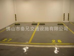 劃線工程隊(duì)停車場(chǎng)劃線道路劃線