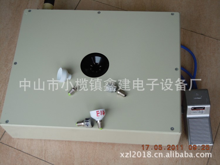 廠家直銷節(jié)能燈燈頭設(shè)備-E14氣動(dòng)卡燈頭機(jī)打釘機(jī)