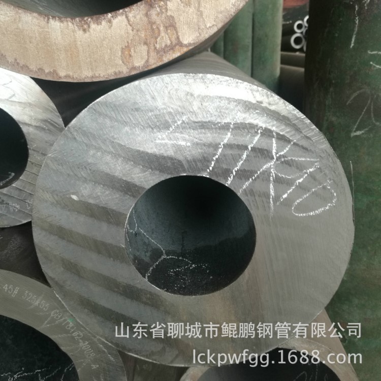 廠家直銷42crmo合金無縫鋼管熱軋厚壁小口徑鋼管耐高溫耐磨機(jī)械用