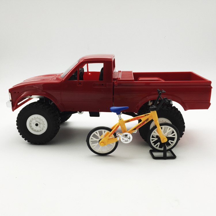 皮卡越野攀爬車搭配 自行車 多關(guān)節(jié)可動裝飾玩具