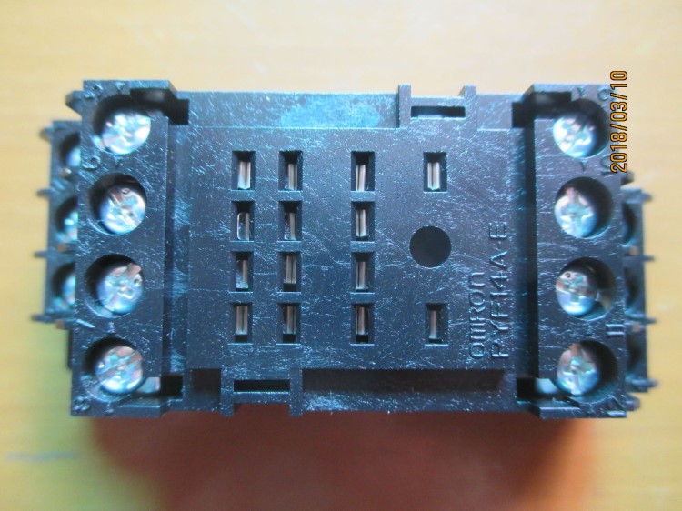 供應(yīng)全新原裝歐姆龍MY4系列繼電器底座PYF14A-E