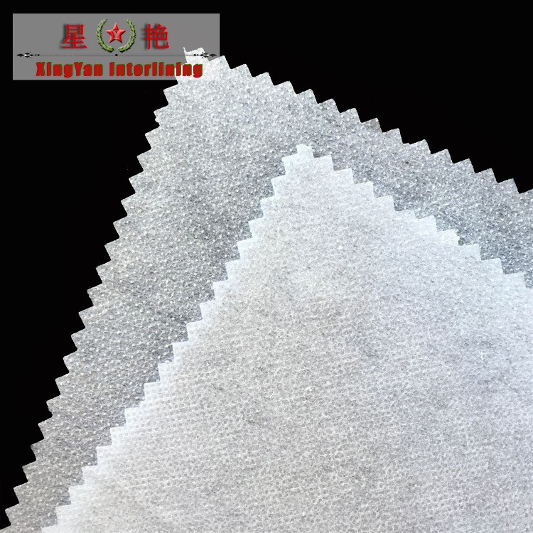 廠家直銷 雙點(diǎn)襯 熱熔膠無(wú)紡襯布 低溫單面帶膠熨斗襯 燙襯