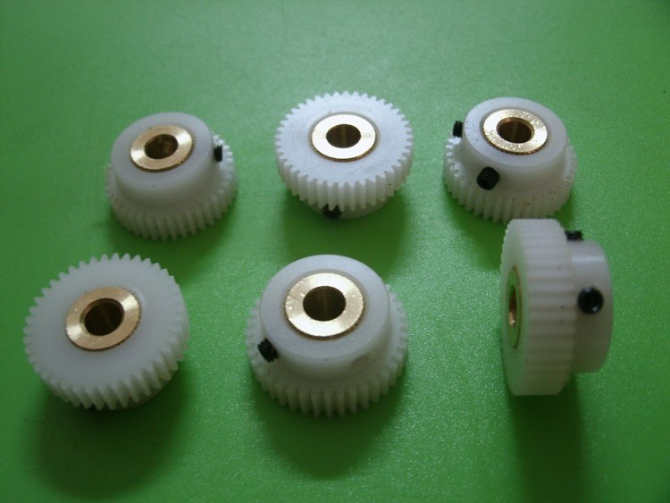 定做加工POM塑膠尼龍凸臺直齒輪內孔耐磨銅套0.5模38齒外徑20
