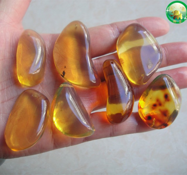 瓊玉翡翠64.7克,金珀掛件批發，緬甸緬甸琥珀金珀，128元/克