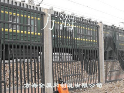 國內(nèi)低價(jià)供應(yīng)鐵路隔離柵+公路隔離柵+鐵路扁鐵隔離柵80012012圖紙