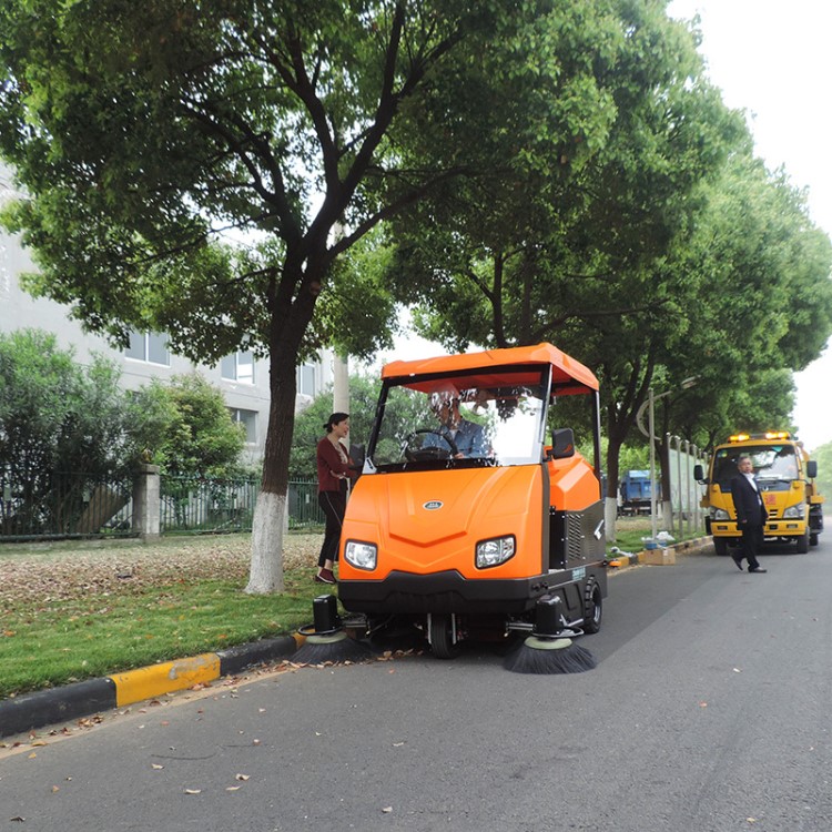 市政環(huán)衛(wèi)保潔道路清掃車大型半封閉小區(qū)物業(yè)街道掃落葉灰塵石子機(jī)