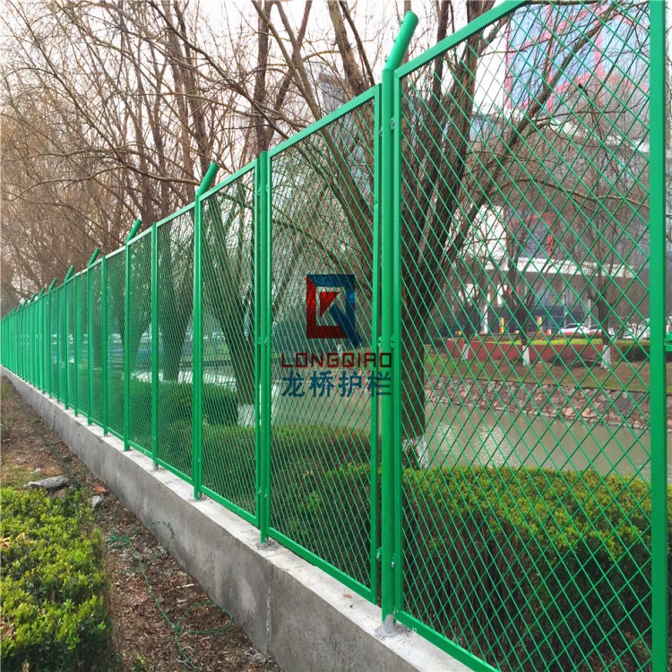 杭州鋼絲鋼圍墻護(hù)欄網(wǎng) 杭州物流園護(hù)欄網(wǎng) 龍橋制造