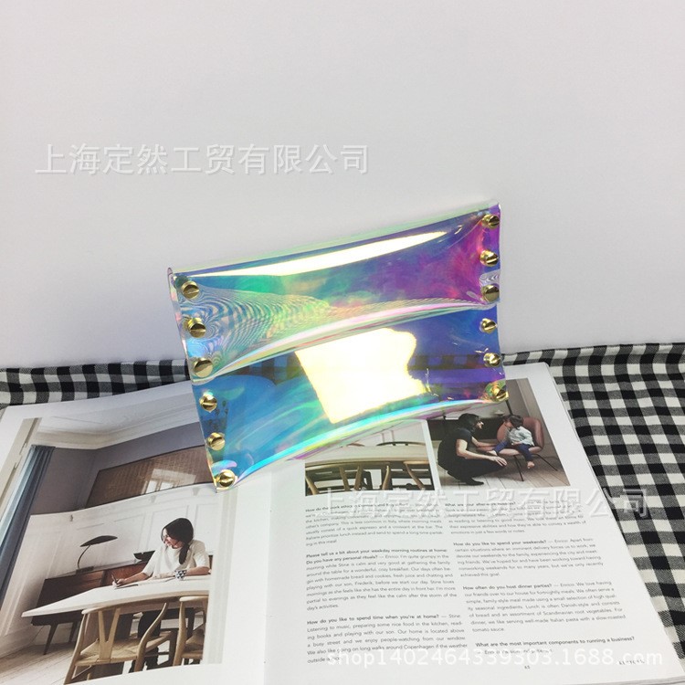 韓國東大門百搭鐳射透明果凍幻彩卷邊信封手拿包經典鉚釘女包包