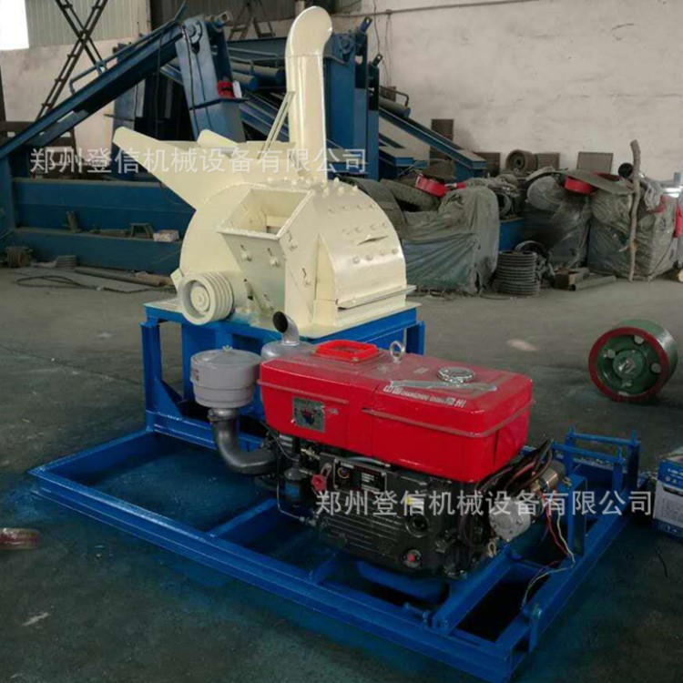 登信廠家推出新一代小型樹枝粉碎機(jī) 帶除塵功能 方便移動