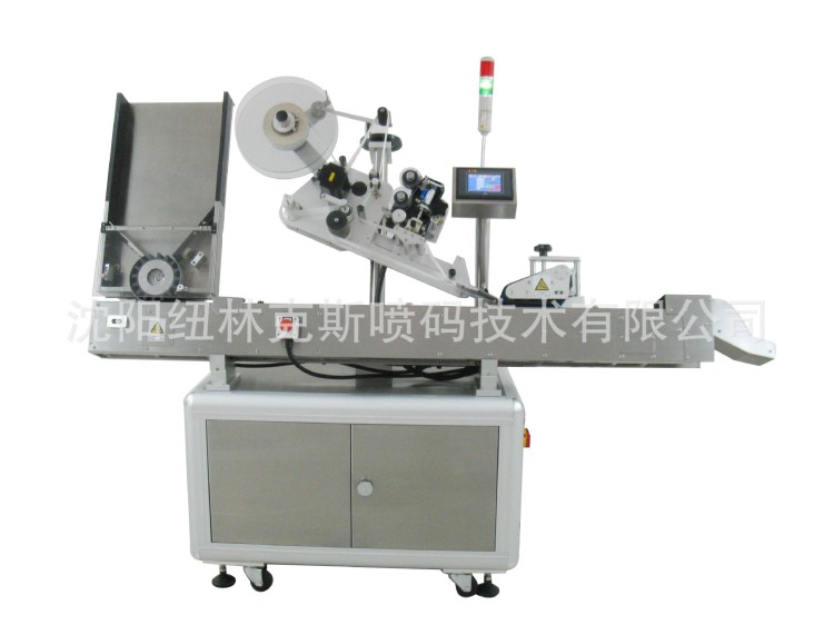 臥式圓瓶貼標機