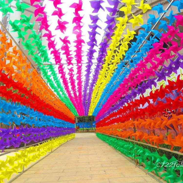 七彩风车串幼儿园装饰风车长廊通道公园户外景点婚庆美陈风车串