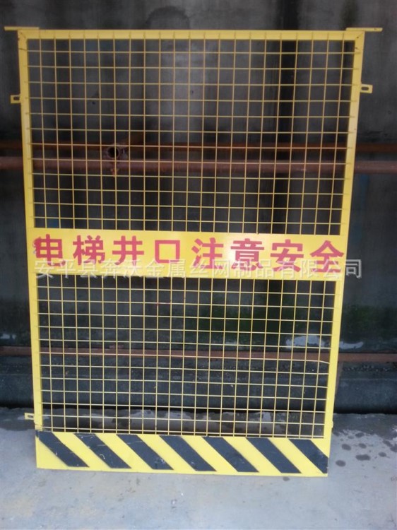 電梯荊門廠家直銷現貨電梯井門，電梯井門，電梯井口隔離柵