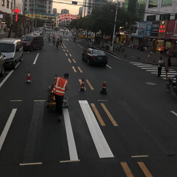 厂家承接交通道路热熔标线路面标线道路划线停车位施工反光地标线