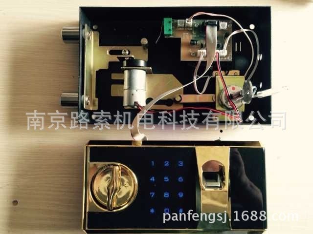 廠家直銷1401-M型指紋電機(jī)一體鎖指紋門鎖指紋加密碼保險(xiǎn)柜鎖