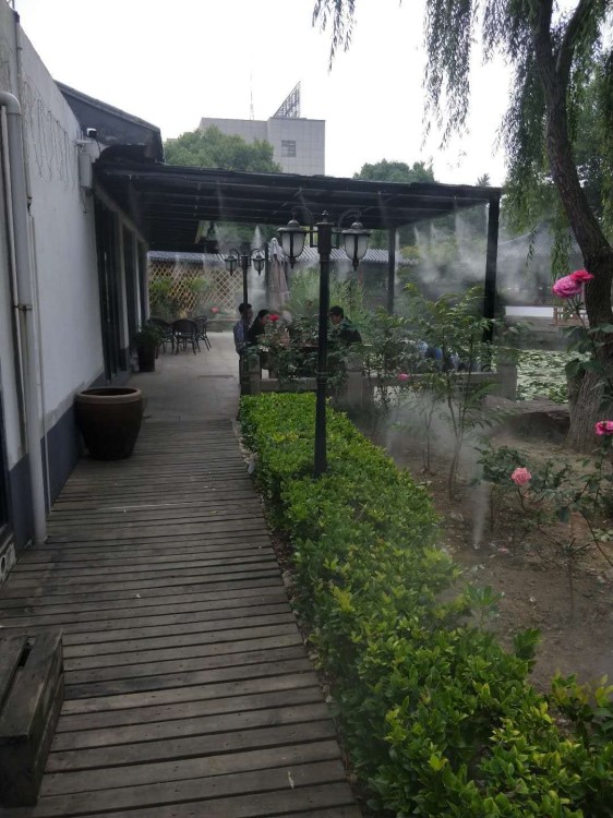 廠房車間夏季冷霧降溫系統(tǒng)戶外餐廳降溫人造霧噴霧系統(tǒng)高壓微霧機(jī)