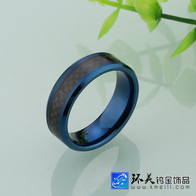 加工定制鎢金電藍(lán)鑲黑碳纖維戒指 首飾歐美男式時(shí)尚戒指現(xiàn)貨批發(fā)