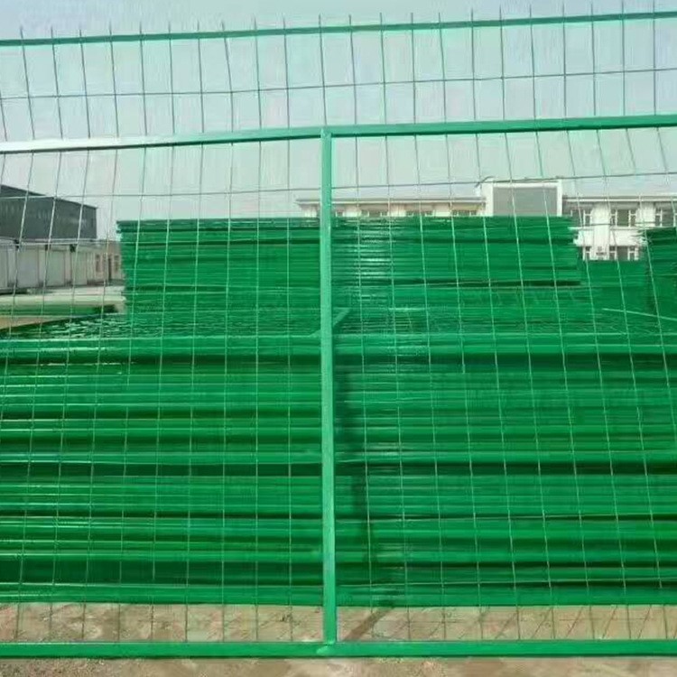廠家直銷高速公路隔離護欄網(wǎng) 學(xué)校圍欄浸塑綠色護欄網(wǎng)加工定做