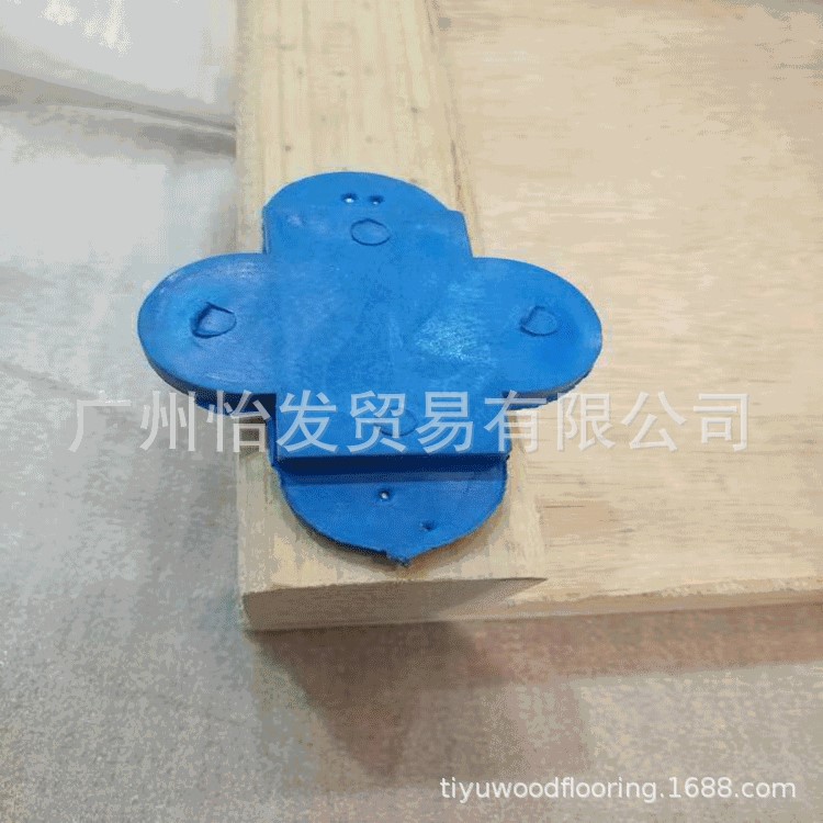 橡膠減震墊木龍骨底膠墊運動場館籃球場館羽毛球館緩沖墊