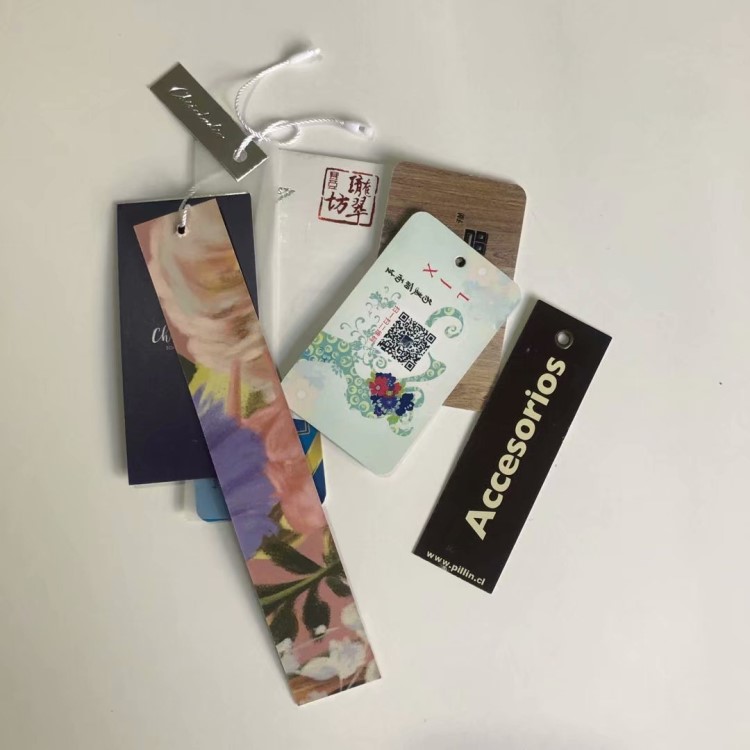 廠(chǎng)家定做服裝標(biāo)簽?zāi)醒b女裝童裝吊牌設(shè)計(jì)定制內(nèi)衣吊卡批發(fā)