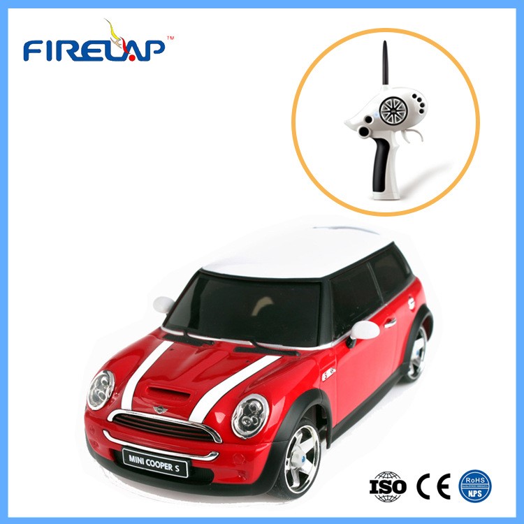 廠家批發(fā) 1:28仿真車模minicooper IW04迷你競速遙控車四驅(qū)漂移車