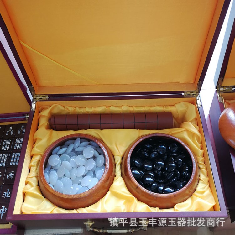 天然瑪瑙圍棋 玉髓黑白五子棋 玉器禮品 木盒包裝 帶棋盤批發(fā)