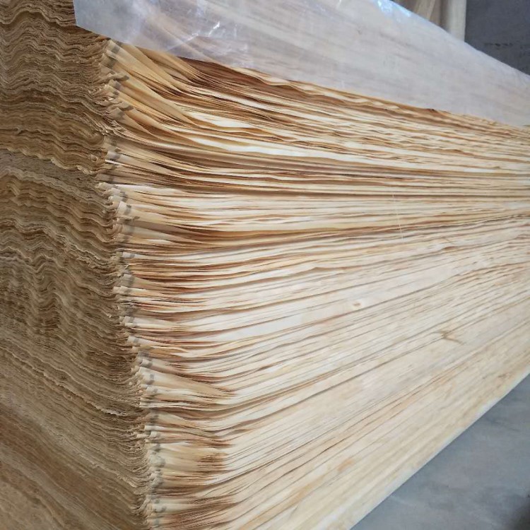 山東臨沂廠家直銷3x6尺無節(jié)材輻射松木皮 面皮